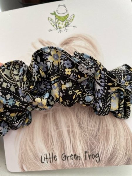 Black paisley floral design - hair scrunchie - Image 2