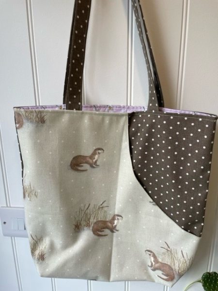 Otter design - shoulder tote bag with front pocket