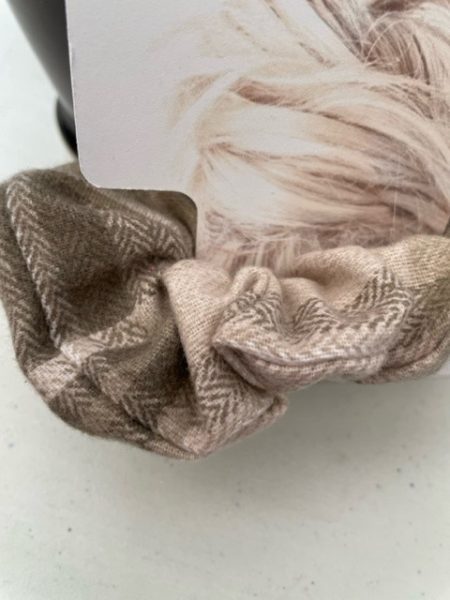 Beige checked design - hair scrunchie - Image 2