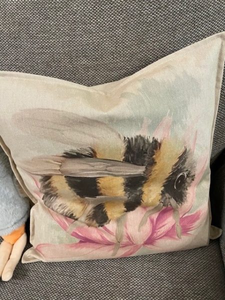 Bumble Bee design Linen Cushion Cover  - LGF - Image 2