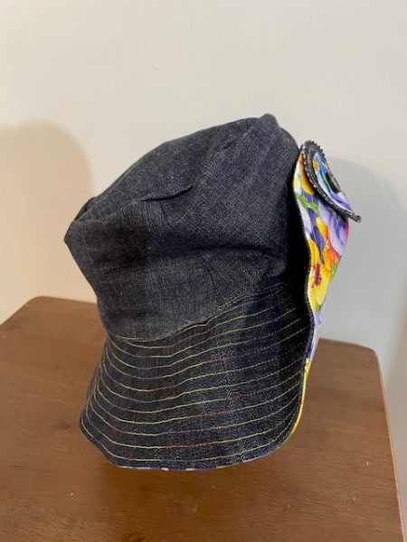 Pansy & Denim reversible bucket hat with detachable brooch - LGF - Image 3