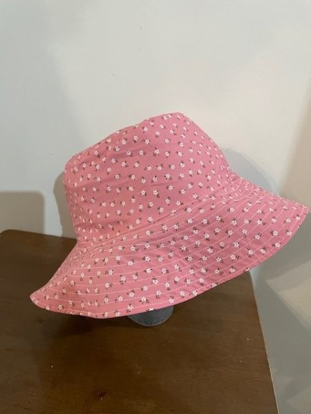 Ditsy Pink Flower & Denim reversible bucket hat with detachable brooch - LGF - Image 3