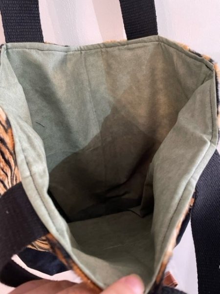 Tiger Print faux fur design - shoulder tote bag - Image 2